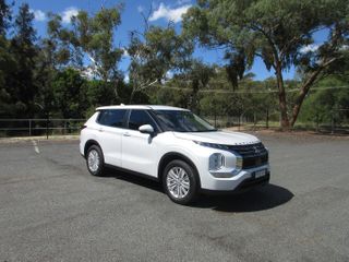 2023  Mitsubishi Outlander ES SUV (White Diamond) Pre-Owned Car Thumbnail